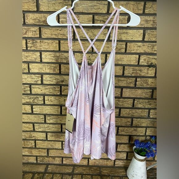 New with tags Nike top - Picture 5 of 8